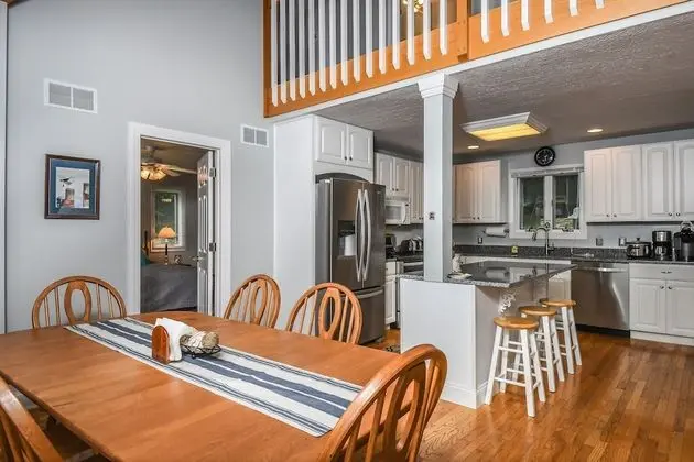 Ev, Birden Çok Yatak, Sıcak Su Havuzu