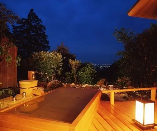 Traditional Süit, Teras (With Western Beds, Outside Bath)