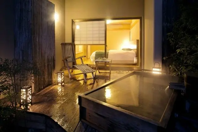 Traditional Süit, Teras (With Western Beds, Outside Bath)