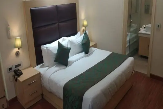 Deluxe Tek Büyük Yataklı Oda