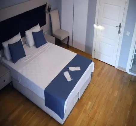 Çift Kişilik, Sokak Manzaralı