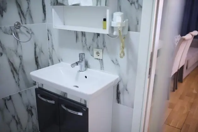 Ekonomik Aile Odası, Sokak Manzaralı