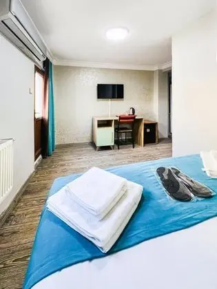 Çift Kişilik Oda - Balkonlu, Bahçe veya Sokak Manzaralı