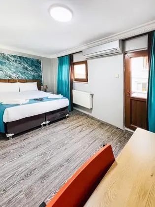 Çift Kişilik Oda - Balkonlu, Bahçe veya Sokak Manzaralı