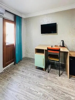 Çift Kişilik Oda - Balkonlu, Bahçe veya Sokak Manzaralı