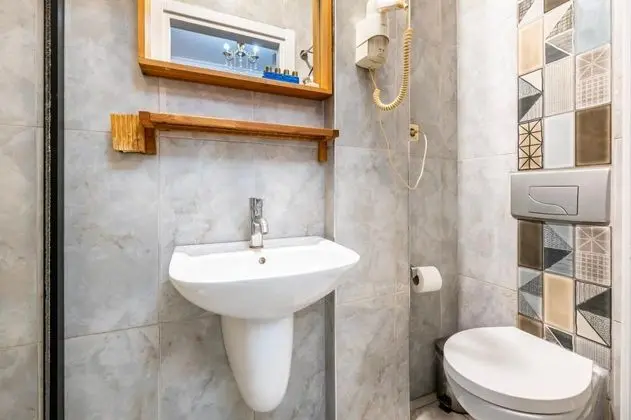Standart Oda, Sokak Manzaralı