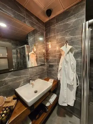 Exclusive Tek Büyük Yataklı Oda
