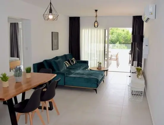 Apart Daire, Havuz Manzaralı