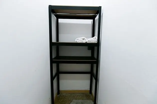 Tek Büyük Yataklı Oda, Penceresiz