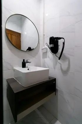 Tek Büyük Yataklı Oda, Penceresiz