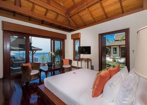 6-Bedroom Villa