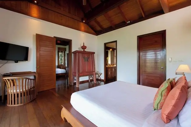 6-Bedroom Villa