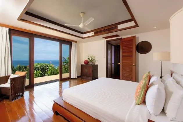 6-Bedroom Villa