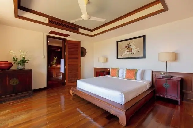 6-Bedroom Villa