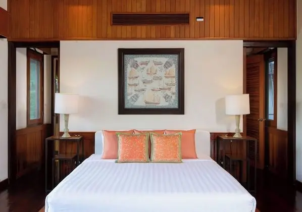 6-Bedroom Villa