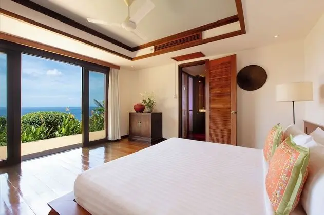 6-Bedroom Villa