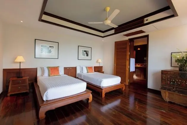 6-Bedroom Villa