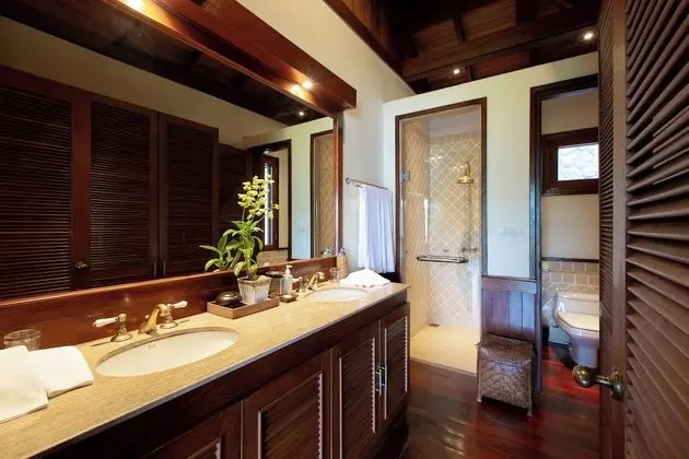 6-Bedroom Villa