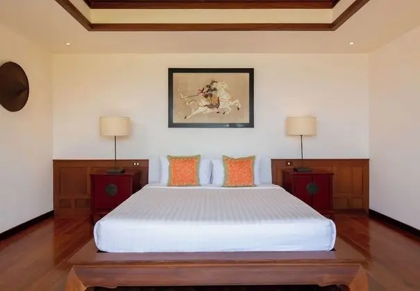6-Bedroom Villa