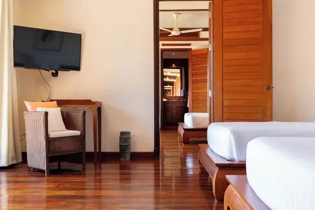 6-Bedroom Villa