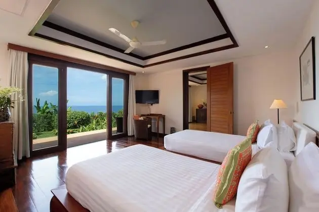 6-Bedroom Villa