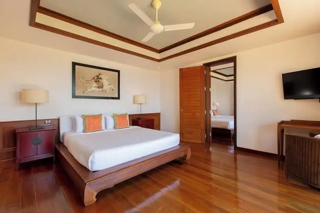 6-Bedroom Villa