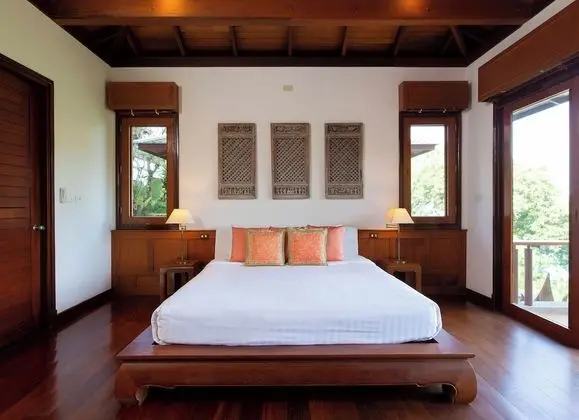 6-Bedroom Villa