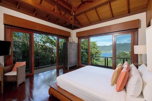 6-Bedroom Villa