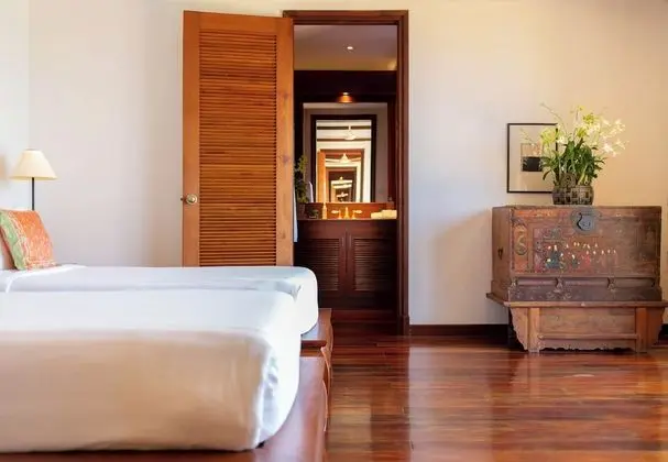 6-Bedroom Villa