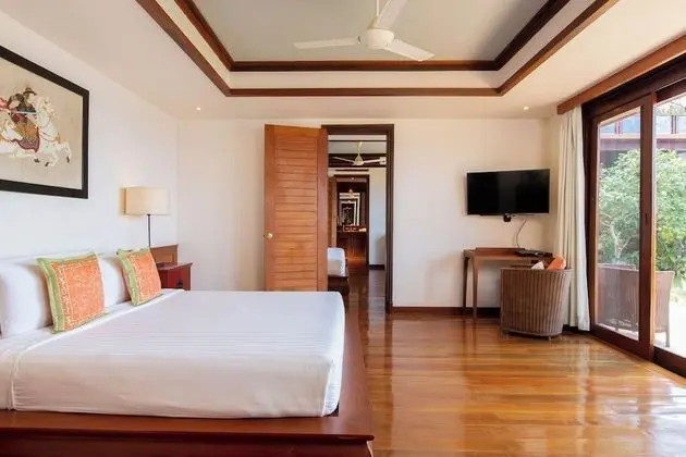 6-Bedroom Villa