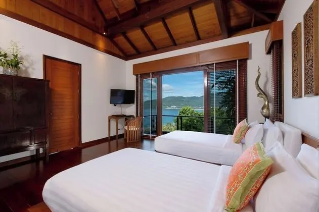 6-Bedroom Villa