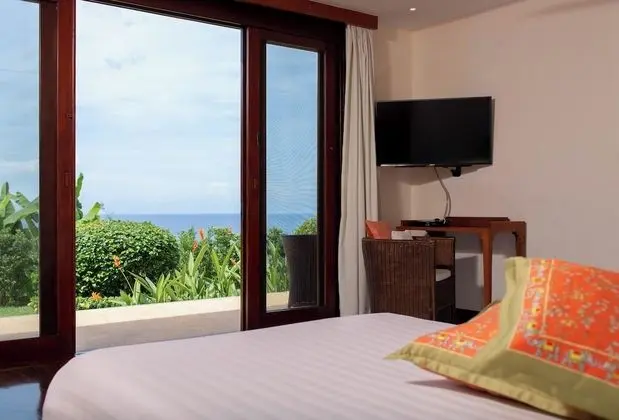 6-Bedroom Villa