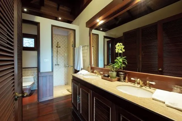6-Bedroom Villa