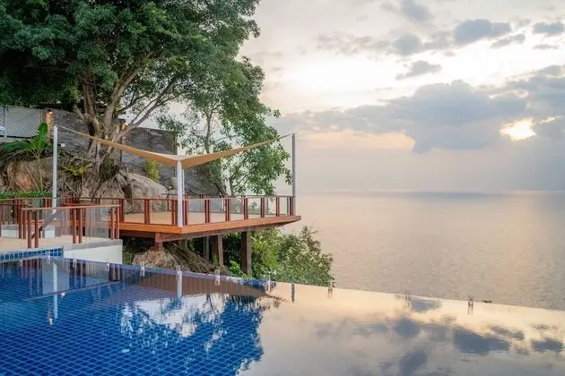 6-Bedroom Villa