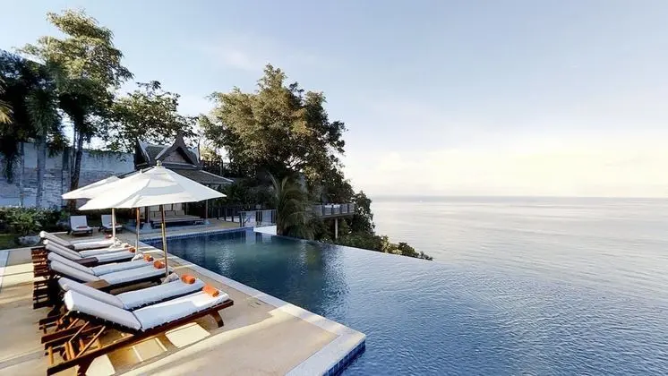 6-Bedroom Villa
