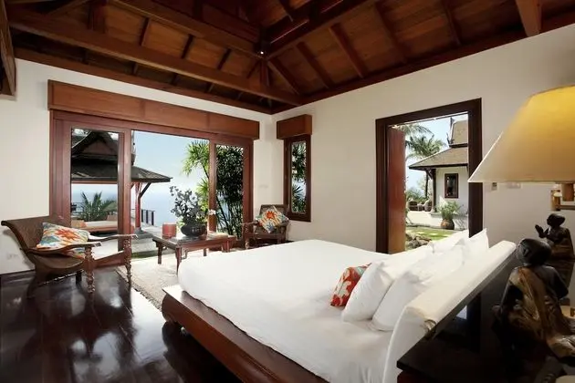 6-Bedroom Villa