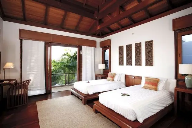 6-Bedroom Villa