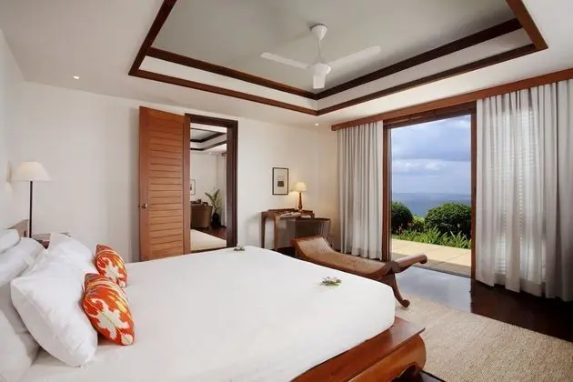 6-Bedroom Villa