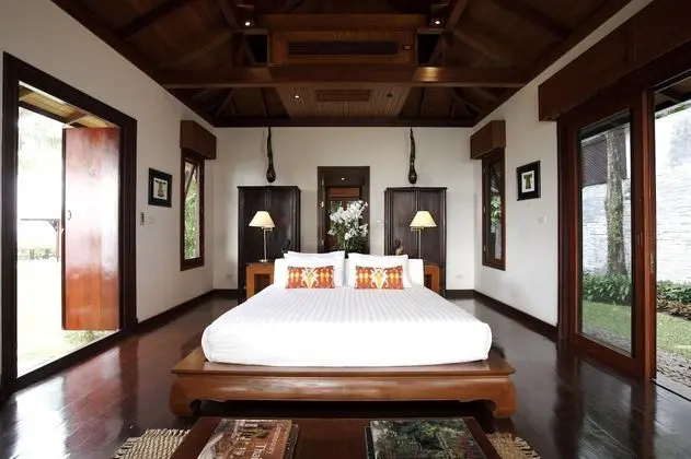 6-Bedroom Villa