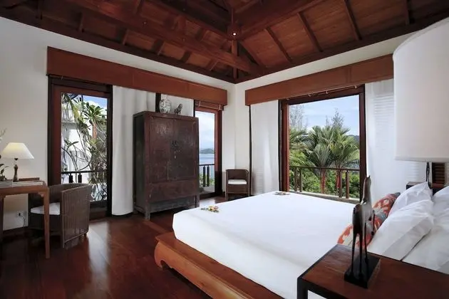 6-Bedroom Villa