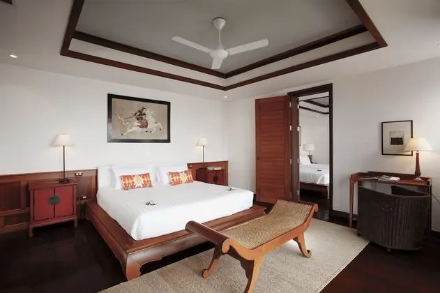 6-Bedroom Villa