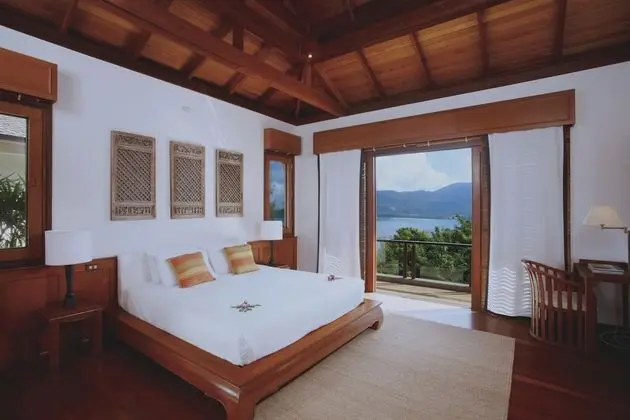 6-Bedroom Villa