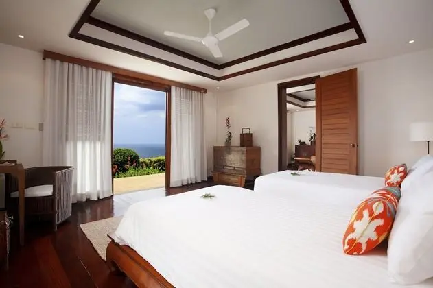 6-Bedroom Villa