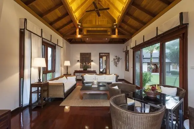 6-Bedroom Villa