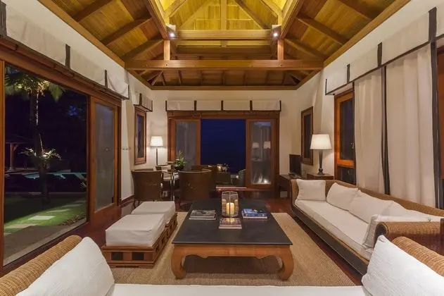 6-Bedroom Villa