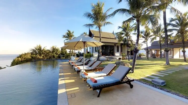 6-Bedroom Villa
