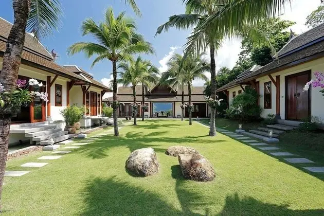 6-Bedroom Villa