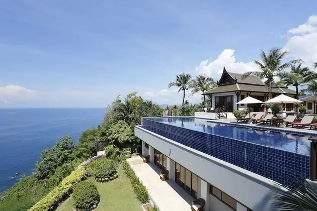 6-Bedroom Villa
