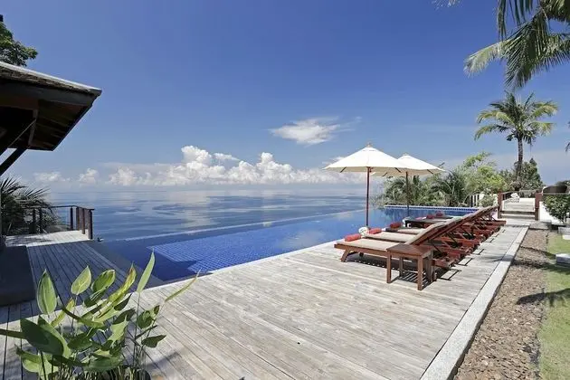 6-Bedroom Villa