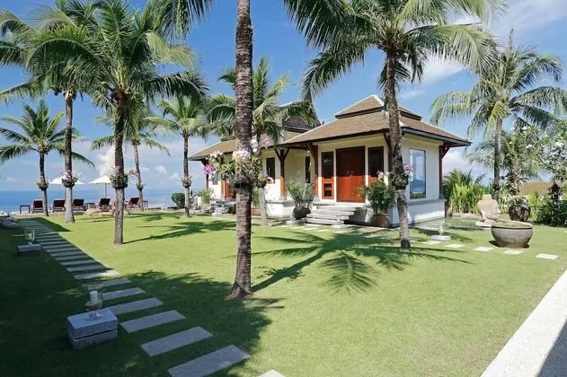 6-Bedroom Villa